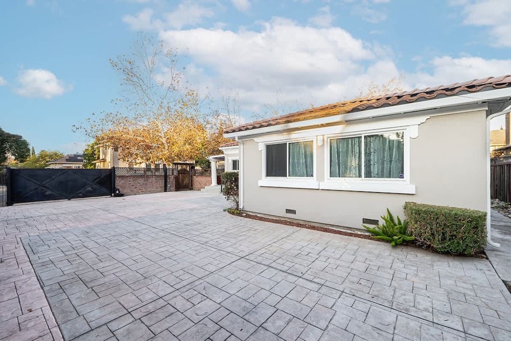 Spaciour 4Br 4bth Stunning House With Free Parking
