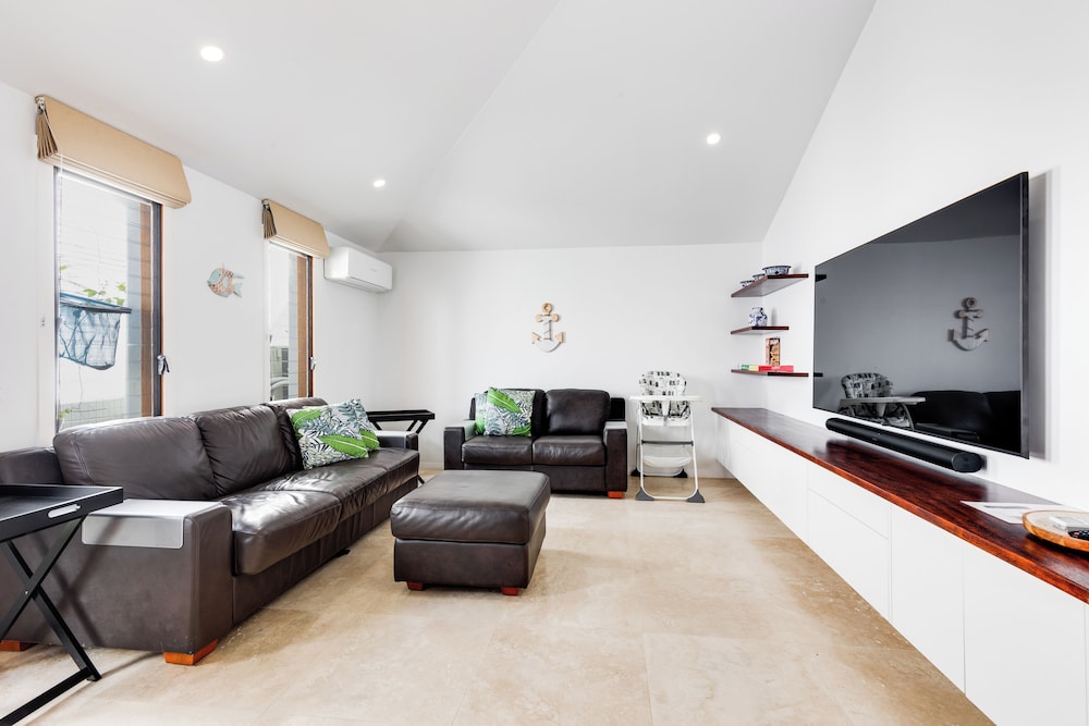 Lux Tropical Haven Mooloolaba Moonda5