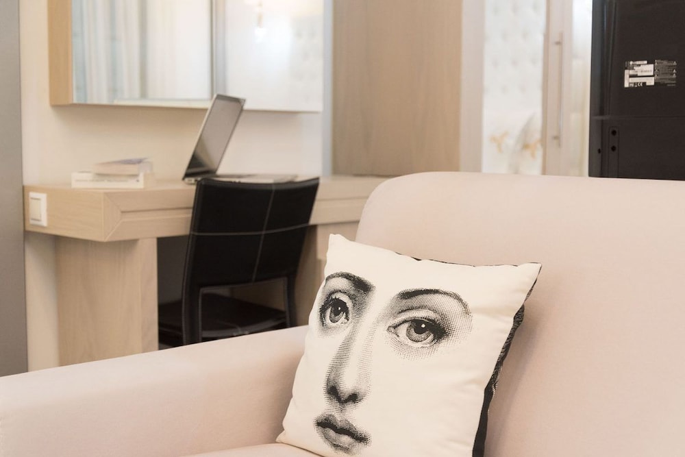 Faces Art Suites