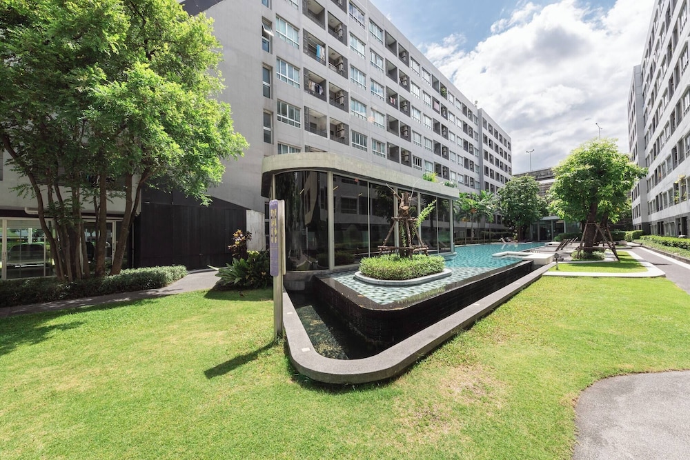 Modern Bangkok Apartment With Pool & Fitness