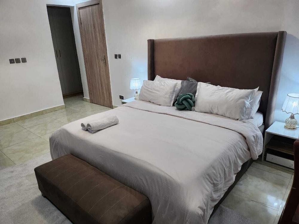 Charming 2- Bedroom Duplex