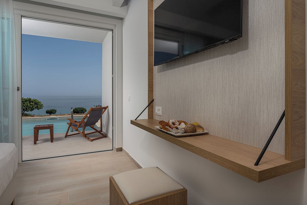 Mirage Bleu Hotel 14