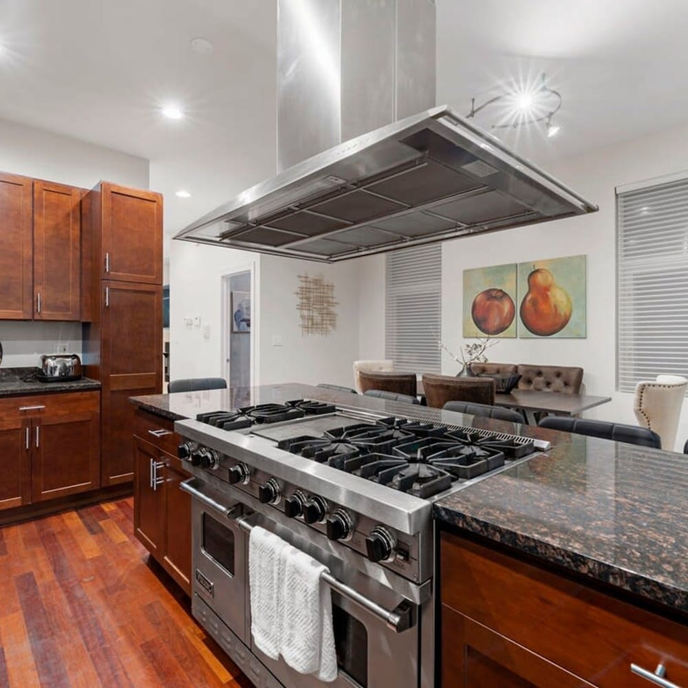 Luxurious 8 Bed Retreat State of the Art Theater