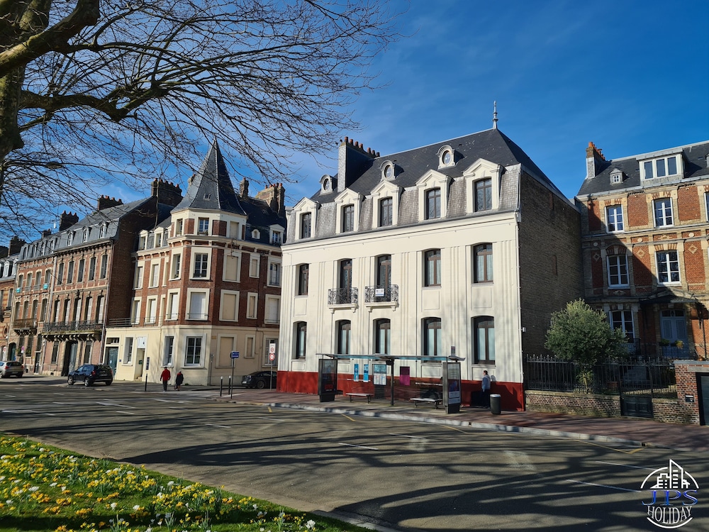 Le Phare Dieppois by JPS Holiday - Chaleureux Appartement au Cœur de Dieppe view 3