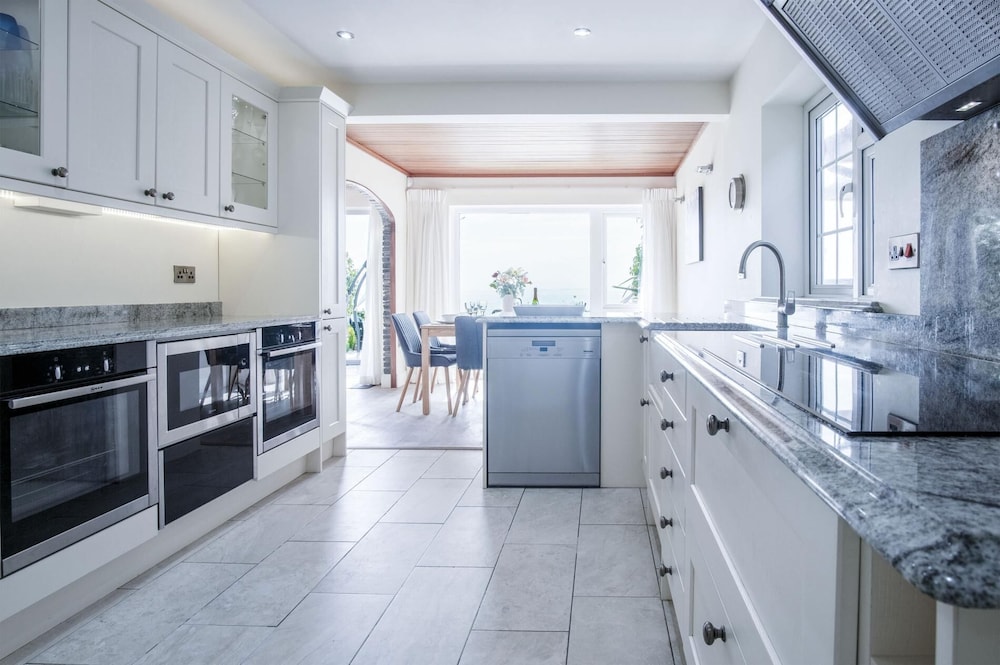 Rainbow Leap - 5 Bed Holiday Home - Saundersfoot