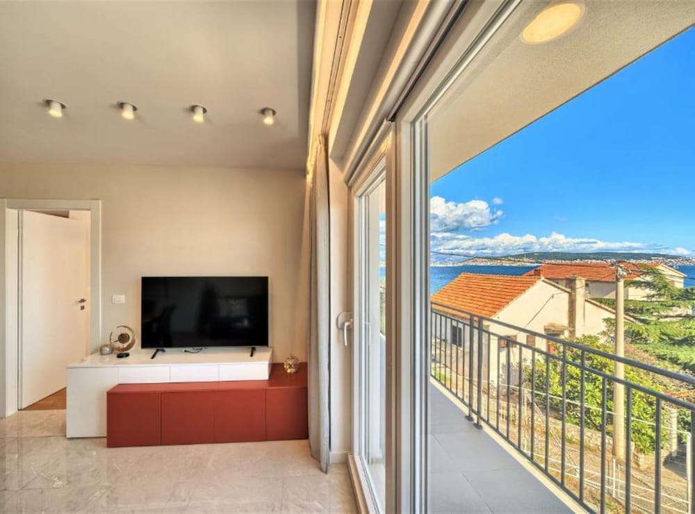 Apartment Aniva - 50 m From the sea