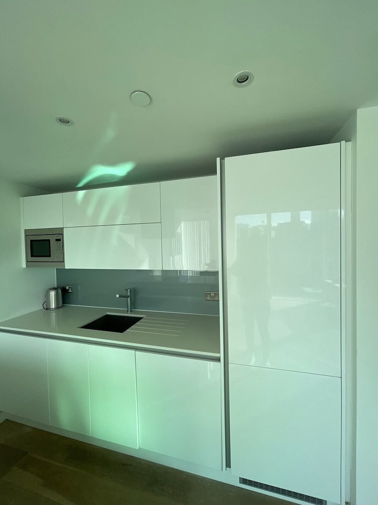 Exquisite 2BD Flat w/ Balcony, Shoreditch!