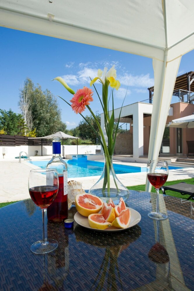 Villa Thalassa Large Private Pool Walk to Beach A C Wifi Car Not Required - 2346 view 5