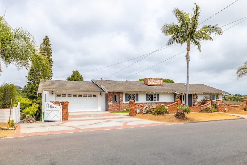 Spacious 2 Bed in Carlsbad