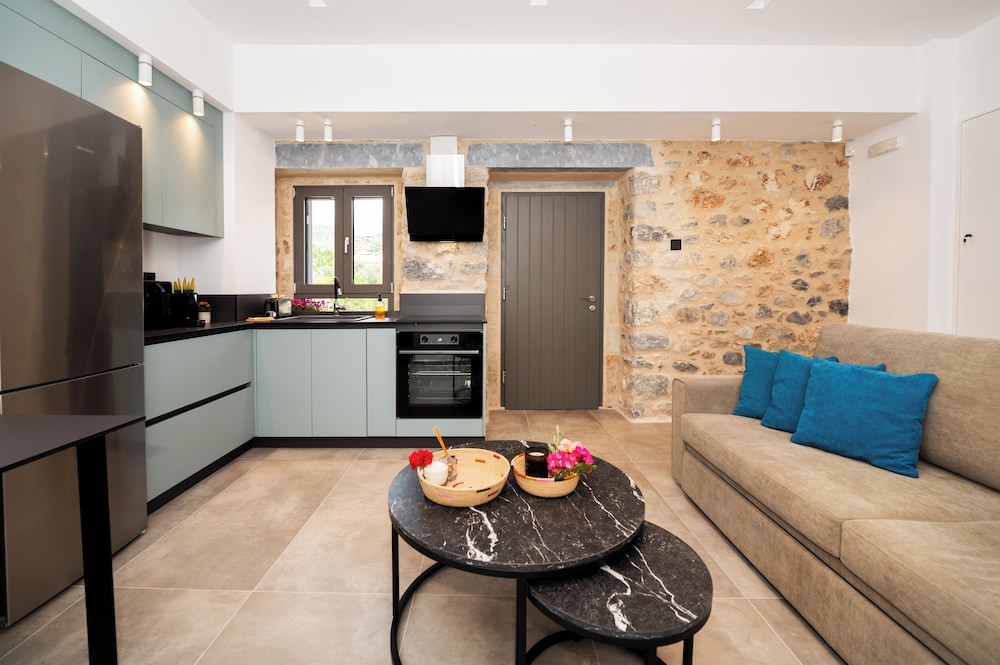 Cardamilia Suites