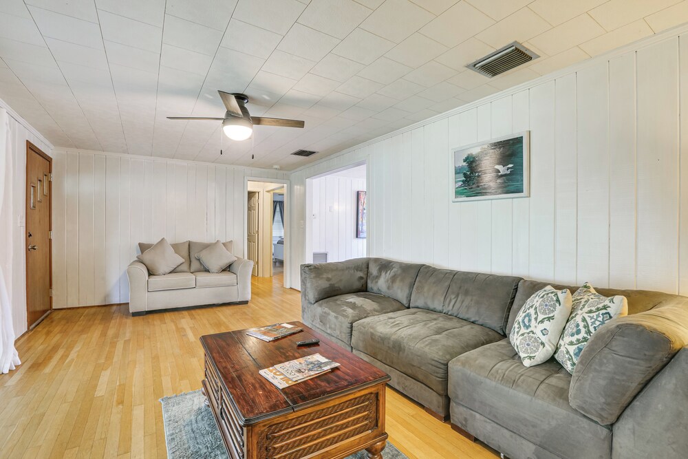 Boat Lift & Private Dock: Riverfront Labelle Gem