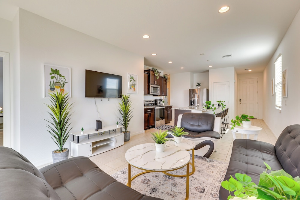 10 Mi to Dtwn Phoenix: Chic Family Home