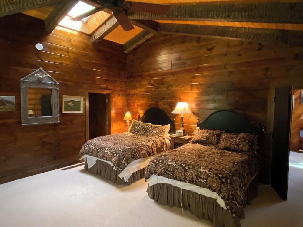 Two Bear Lodge on Lost Land Lake view 5