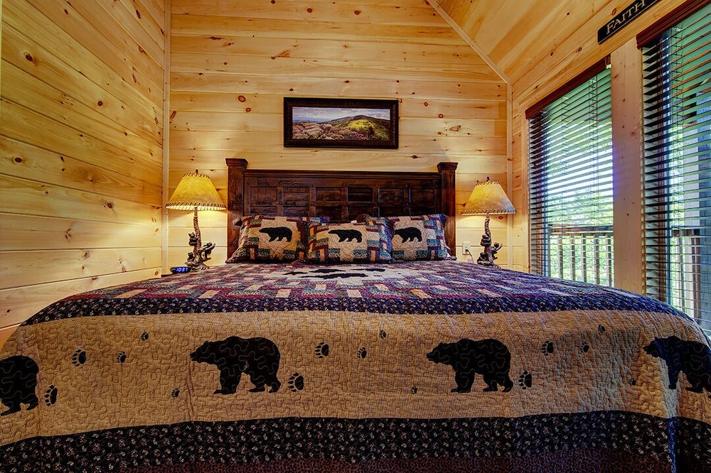 Grin Inn Bear It - 2 Bedrooms, 2 Baths, Sleeps 6 Home by RedAwning