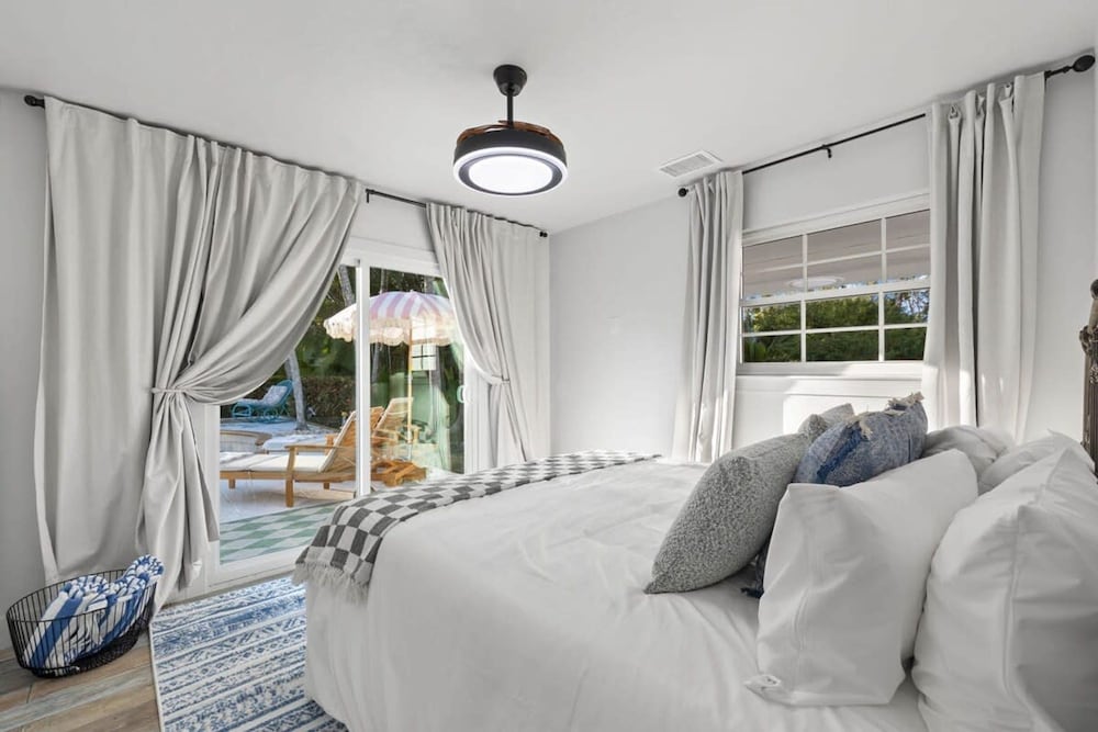 2 Bedroom 1 Bath Pool View Private Suite