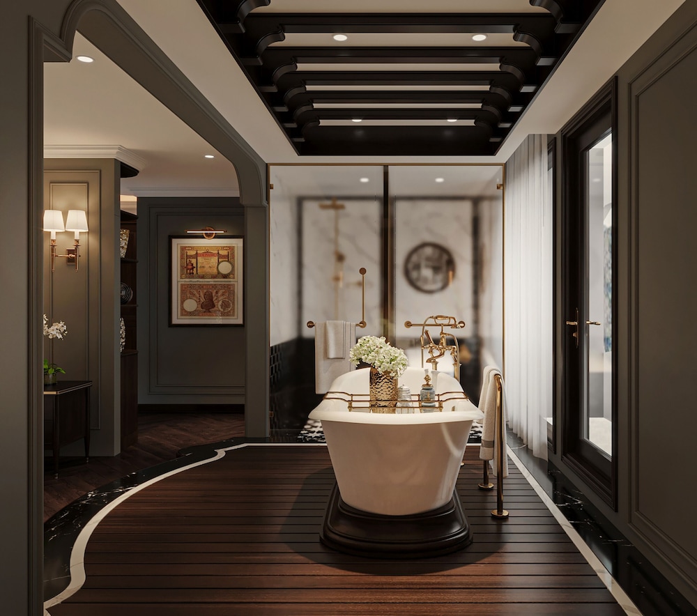 Aime'e Luxury Cruise