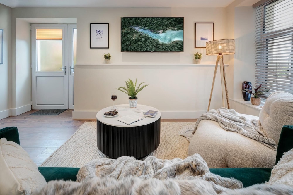 Modern One Bed Apartment in Windermere view 4