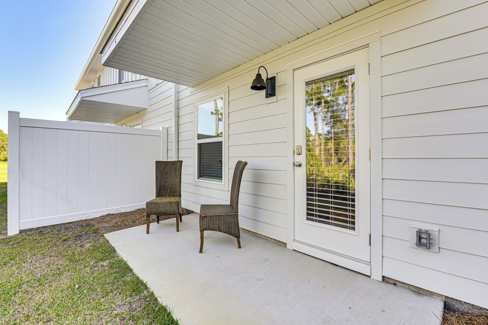 4 Mi to Santa Rosa Golf & Beach Club: Modern Home