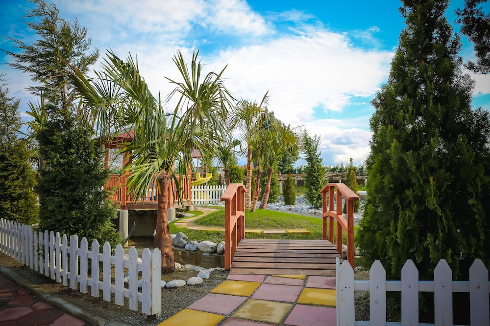Gardenland Resort
