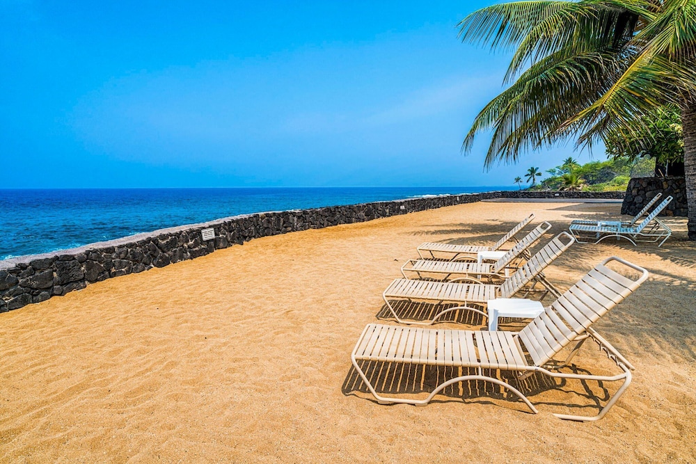 Oceanfront Complex - Updated Ground-floor Condo w/ AC & 2 Pools - Vrkcv