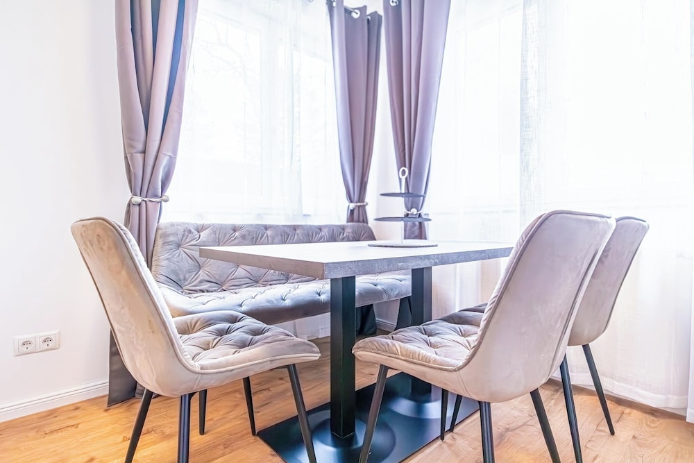 Comfy 1BR 1LR Apt Donaustadt Zones