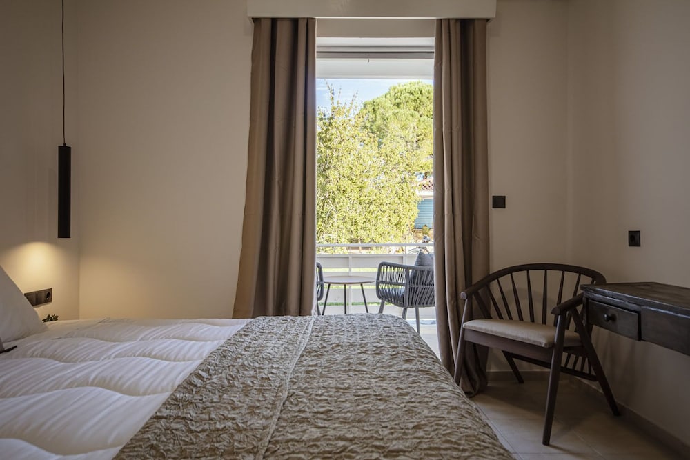 ELEONAS  bohotel
