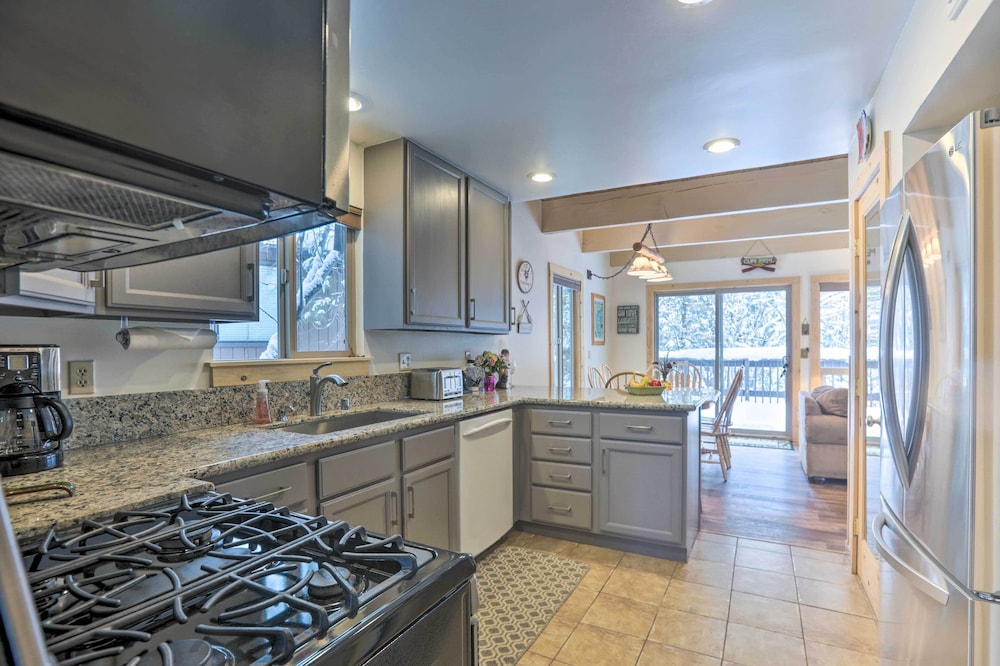 Lake Tahoe Vacations - Incline Village Cabin 3 Mi to Lake Tahoe! - Property Image 8