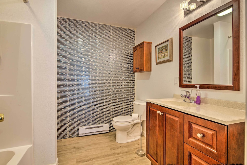 Juneau Vacations - Waterfront House w/ Glacial Views - Near Downtown! - Property Image 11