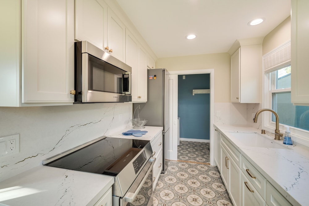 4 Mi to Dtwn San Jose: Sleek & Modern Duplex!