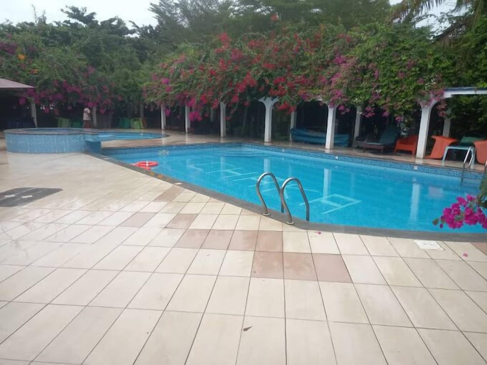 Chakaville Beach Resort
