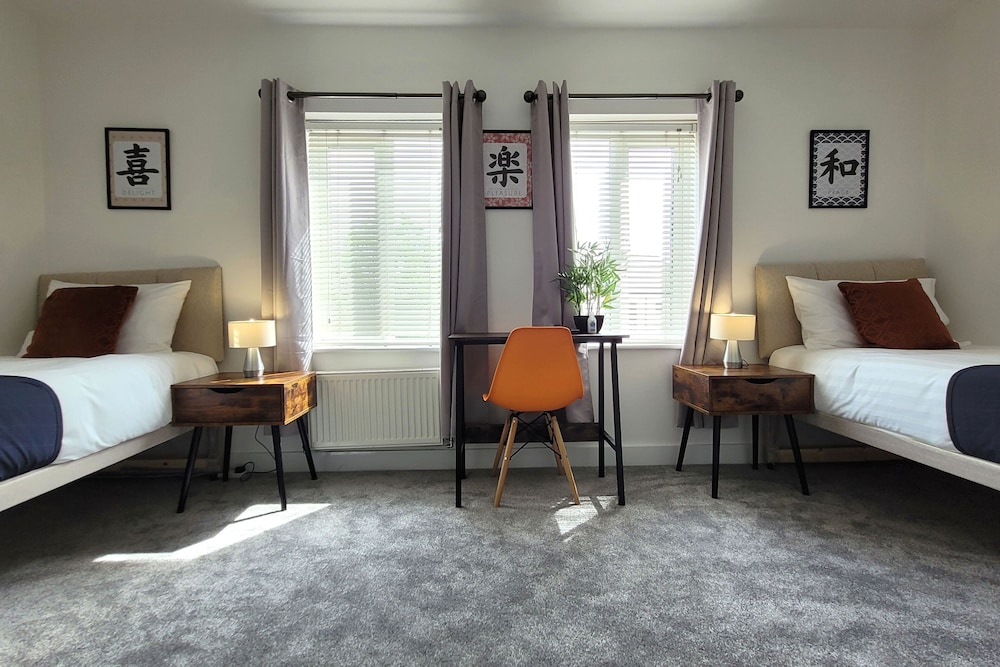 House of 4 Chimneys by Your Lettings UK view 3