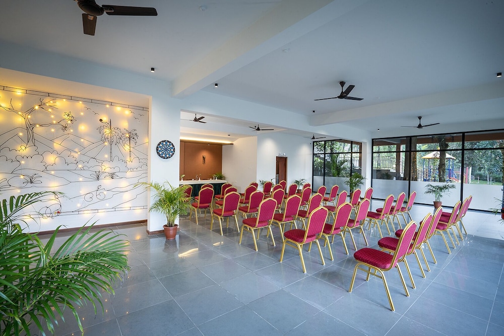 Crystal Kuruva Nature Resort & Spa