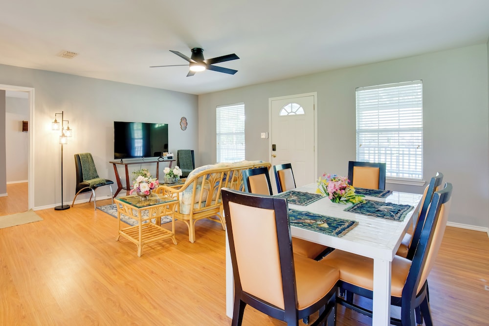 Waterfront Lake Fork Getaway w/ Dock Access