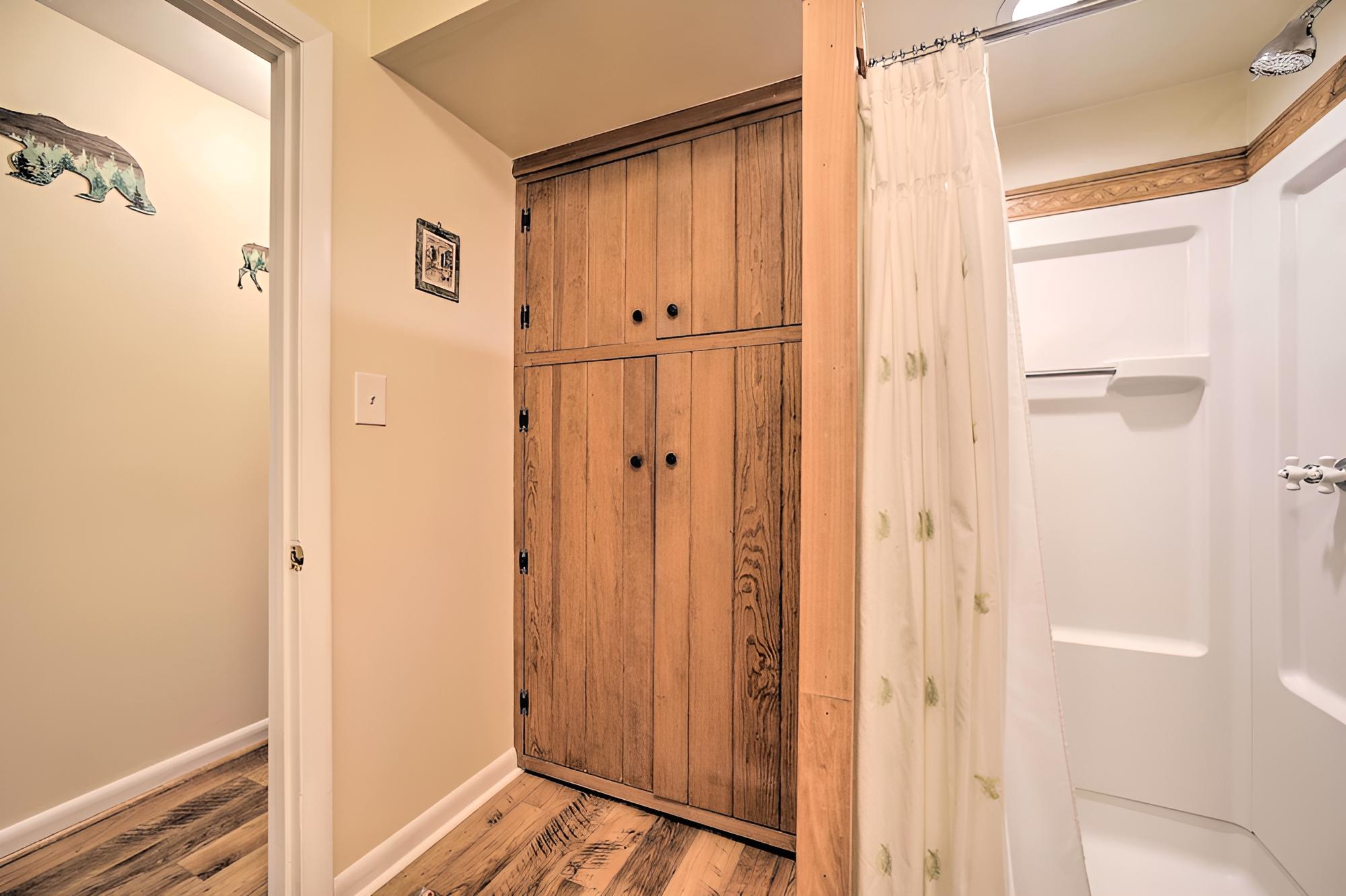 Maggie Valley Cabin w/ Game Room + Hot Tub! view 3