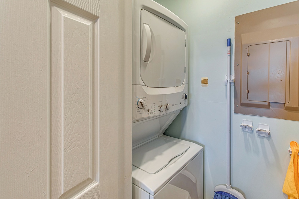 Beachfront Oasis w/ Pool Access in Surfside Beach!