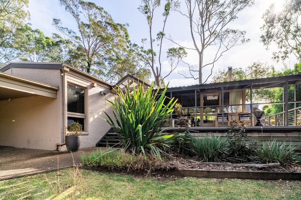 Secluded 3-bed Retreat Moments to the Beach