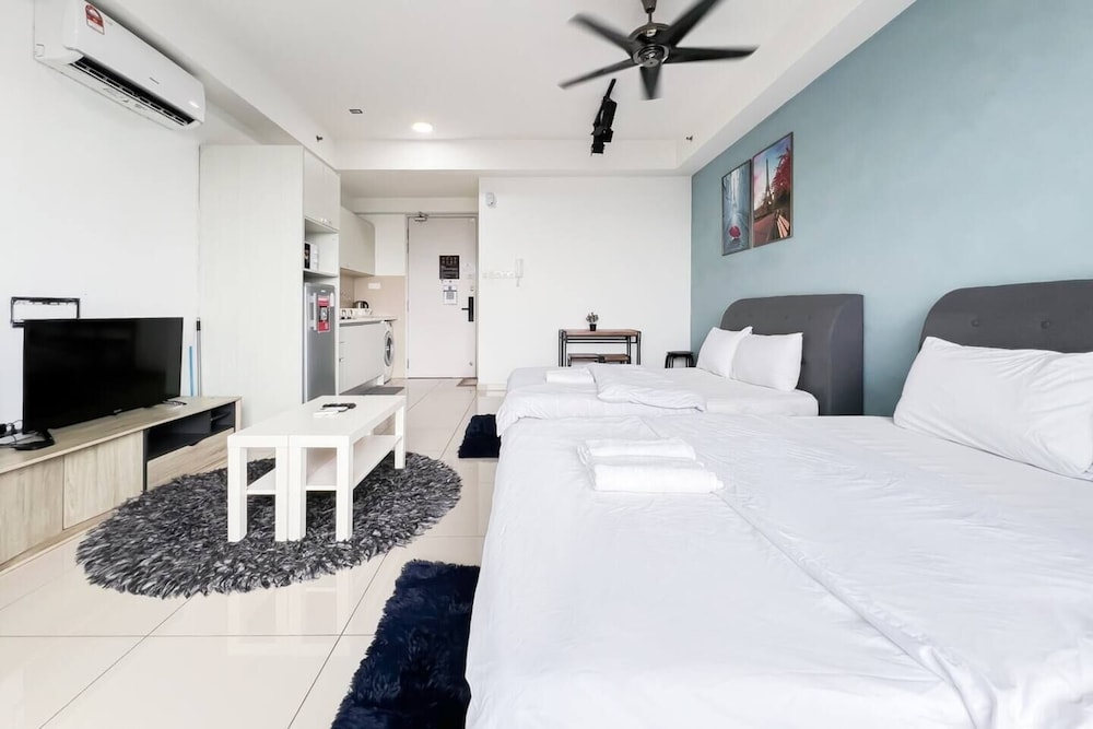 ICity Luxury Condo by Smarthome