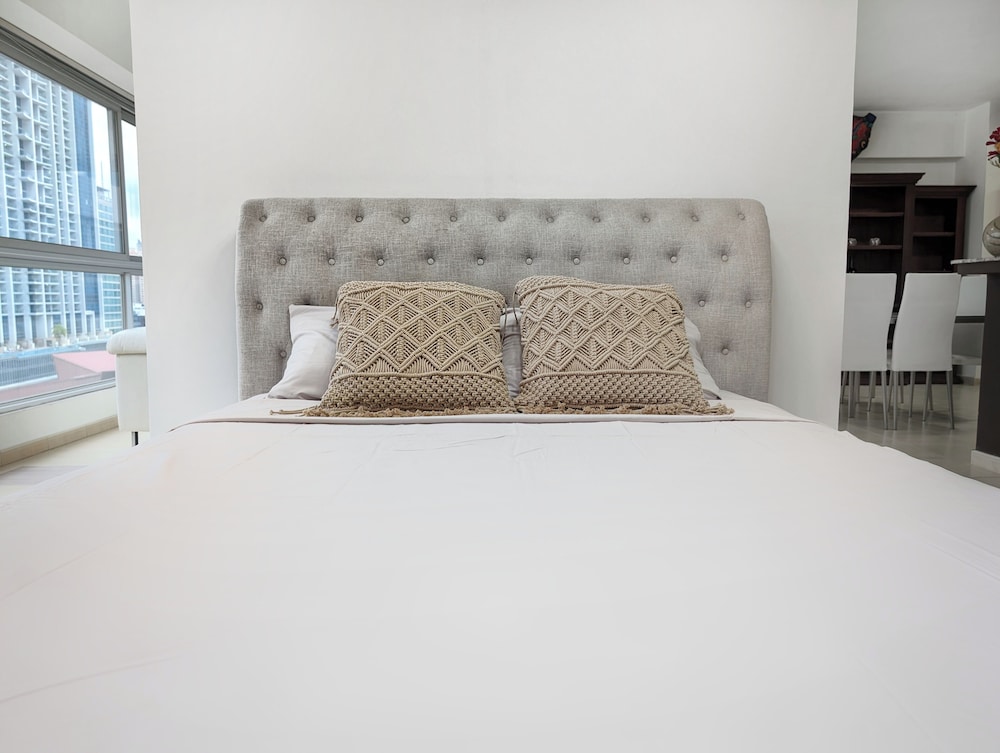 YC 1701l Apartamento 2 BDR Av Balboa