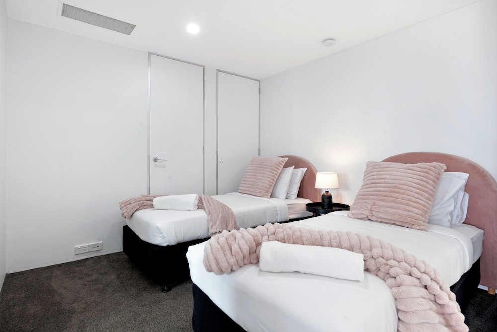 Private Q Tower Apartments - Wow Stay