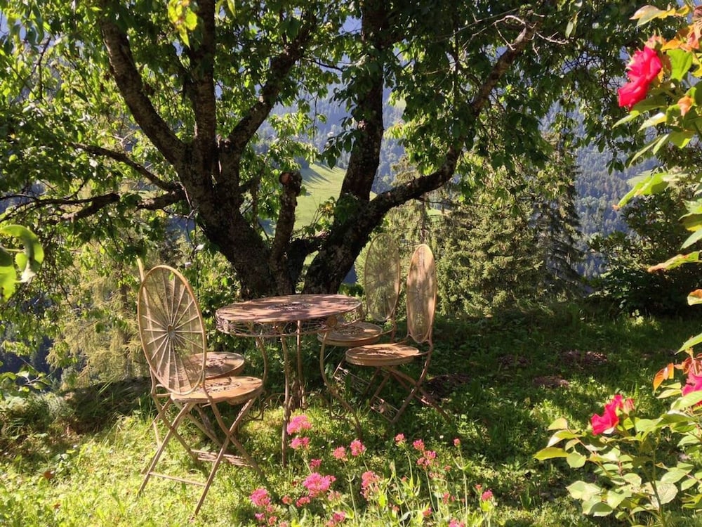5 BR Gstaad Paradise View Chalet With Outdoor Jacuzzi