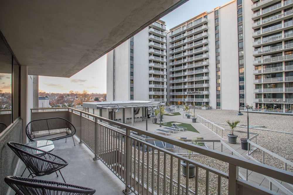 Modern Apt Near Airport & Metro