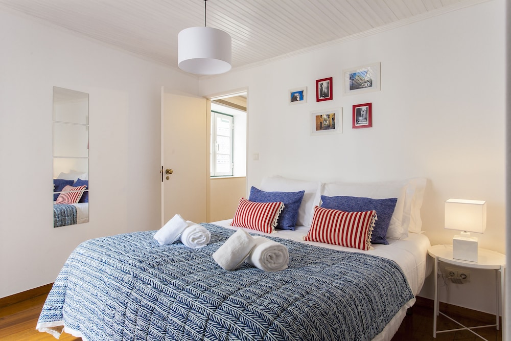 JOIVY Stylish 1-bed flat w/ city views in Alfama view 3