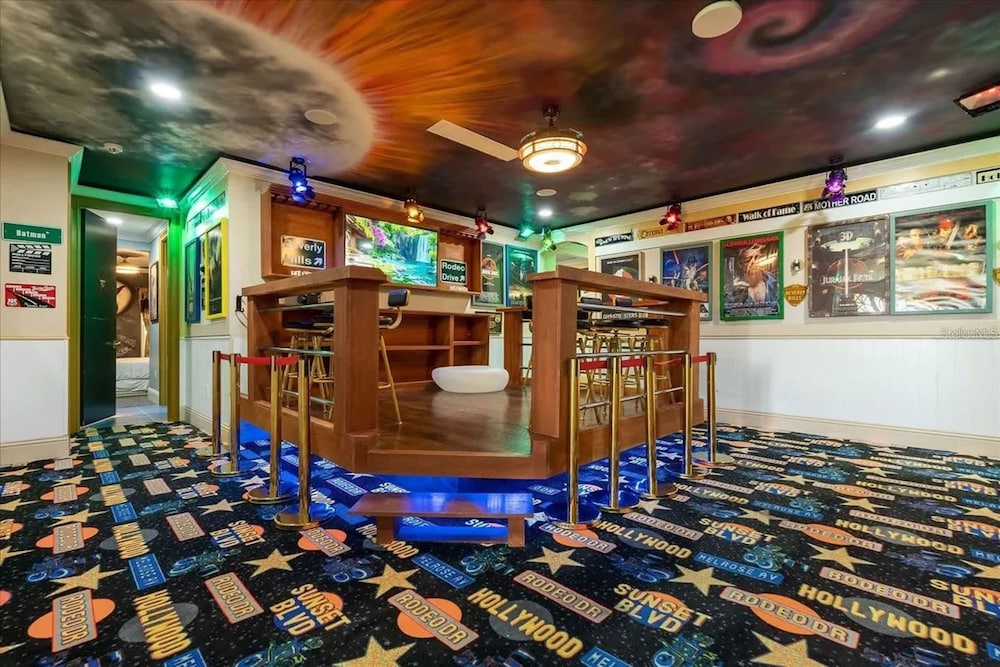 Ultimate Hollywood Themed Mansion for Big Groups