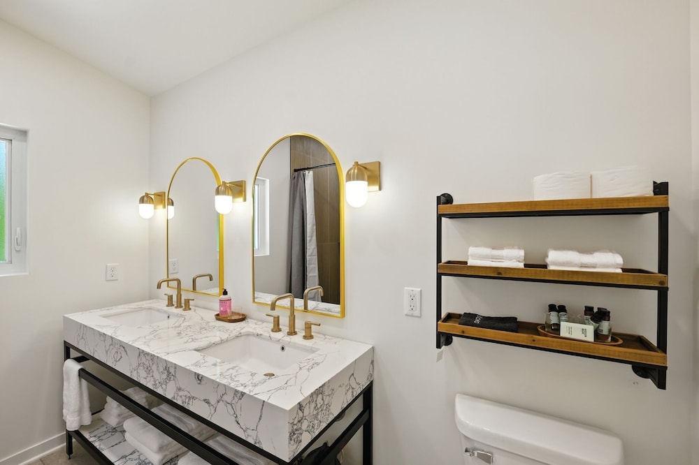 500 House - Unit B 2 Bedroom Townhouse