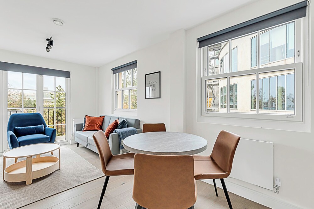 Chiswick Gem: 2 Bedroom Flat