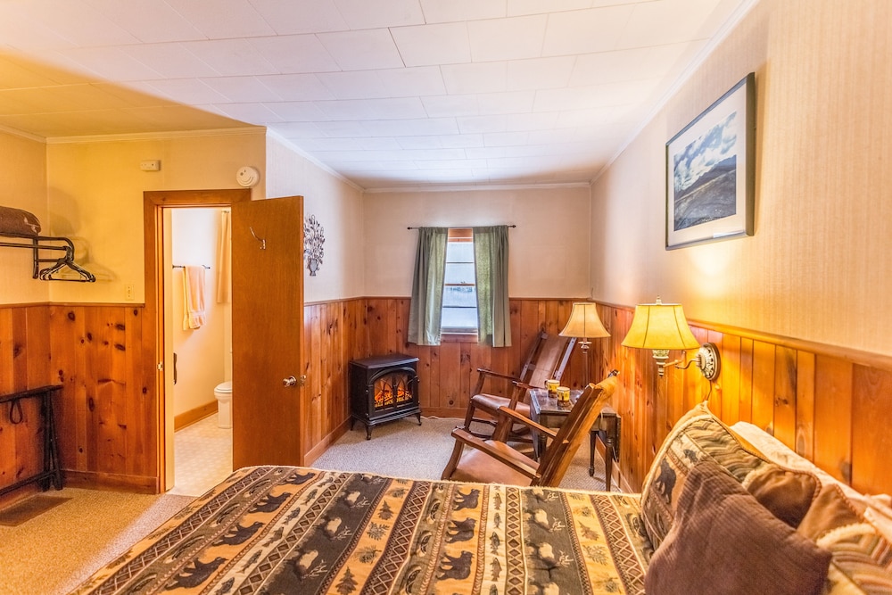 ADK Trail Inn