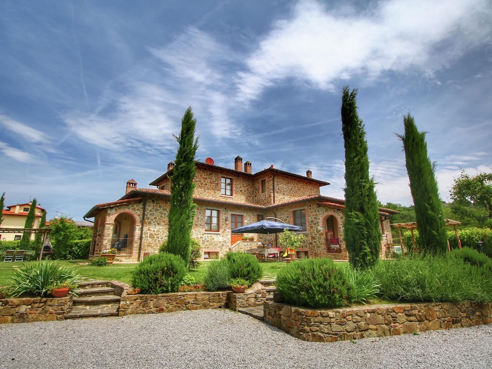 Cottage in Tuscany With Pool & Olive Groves