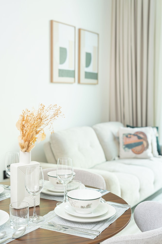 PVH - Serene 1BR - Binghatti House