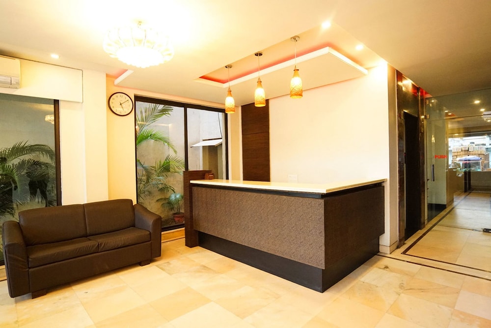 Lobby & Reception