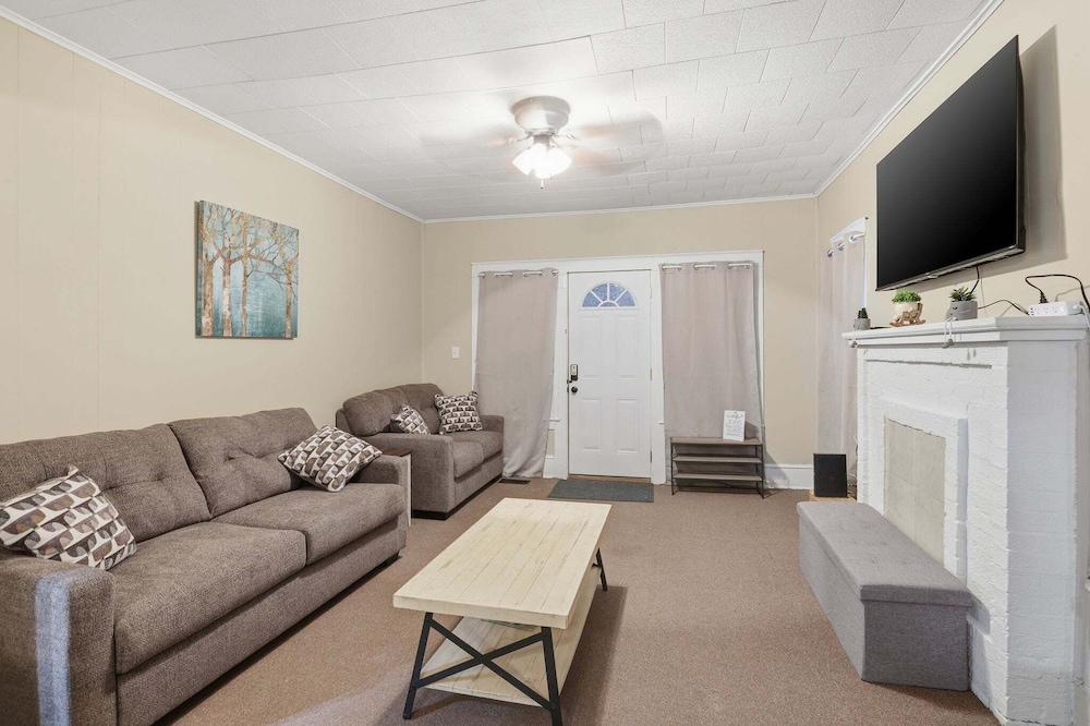 Cozy Matewan Trail Stay 3 Bedroom Home
